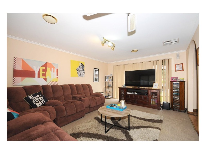 44 Pardalote Avenue, Carrum Downs VIC 3201