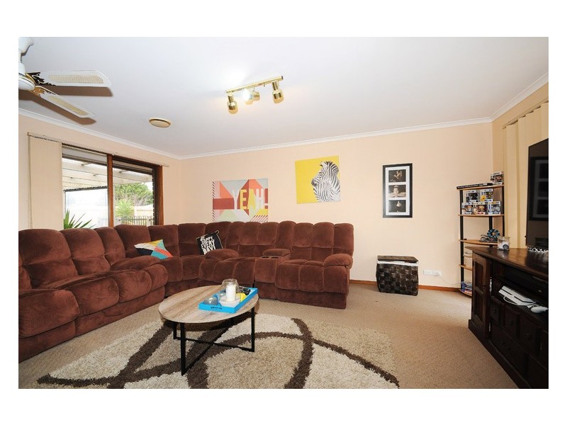 44 Pardalote Avenue, Carrum Downs VIC 3201