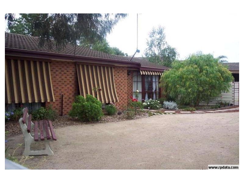 16 Greenwood Drive, Carrum Downs VIC 3201