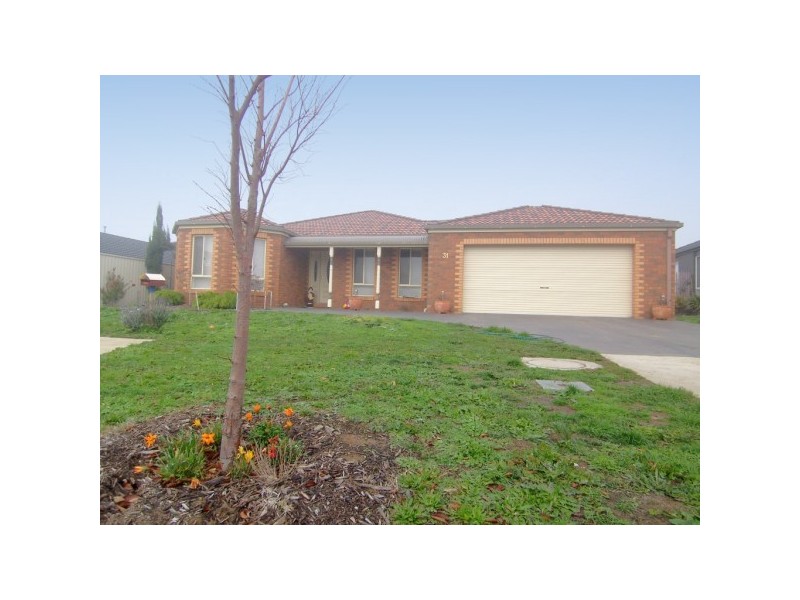 31 Gatehouse Pde, Cranbourne VIC 3977