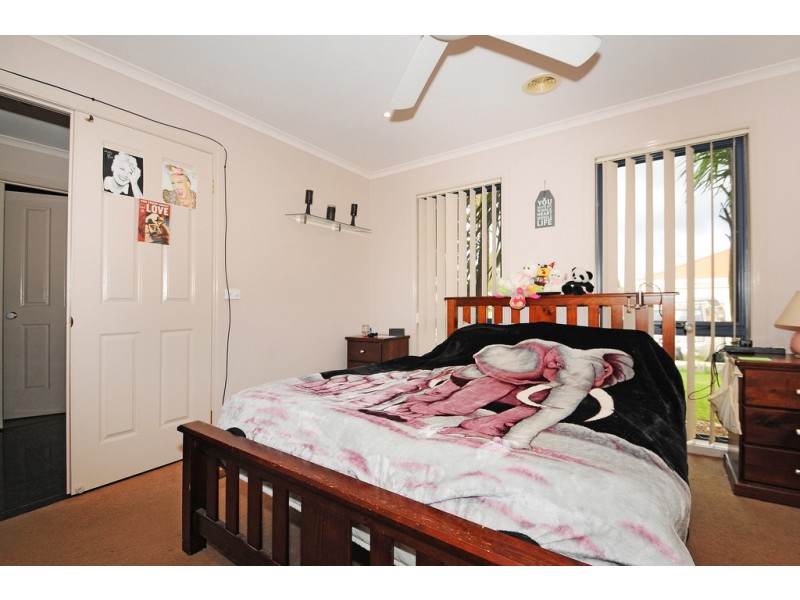 16 Clancy Crescent, Carrum Downs VIC 3201