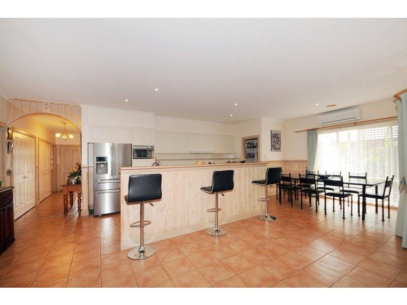 8 Windsor Grange Court, Skye VIC 3977