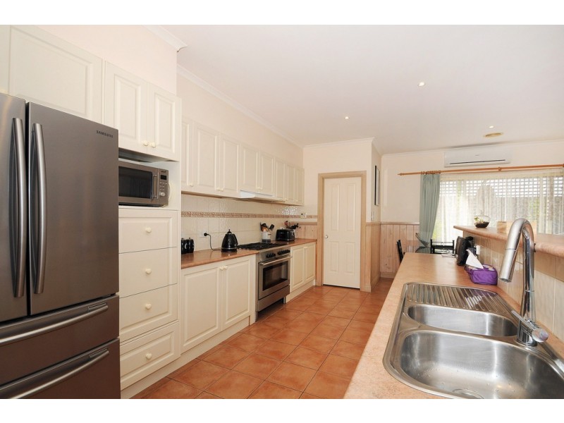 8 Windsor Grange Court, Skye VIC 3977