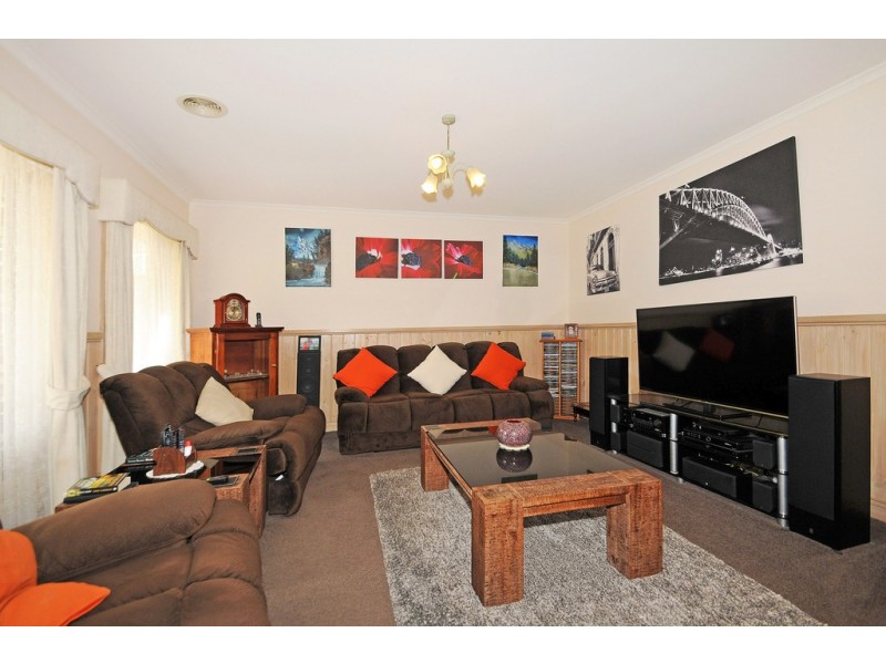 8 Windsor Grange Court, Skye VIC 3977