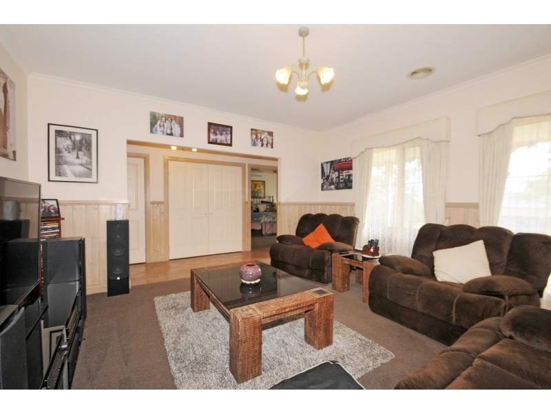 8 Windsor Grange Court, Skye VIC 3977