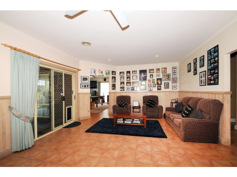 8 Windsor Grange Court, Skye VIC 3977