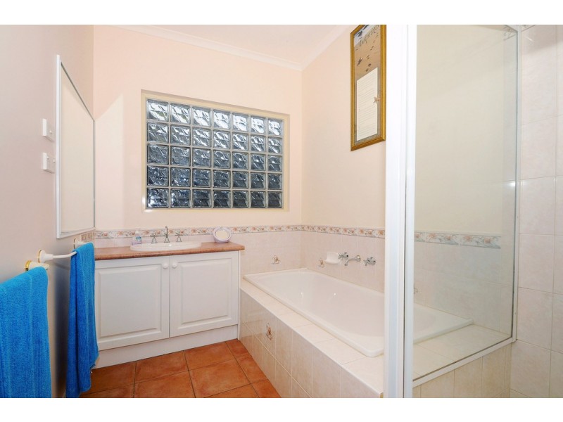 8 Windsor Grange Court, Skye VIC 3977