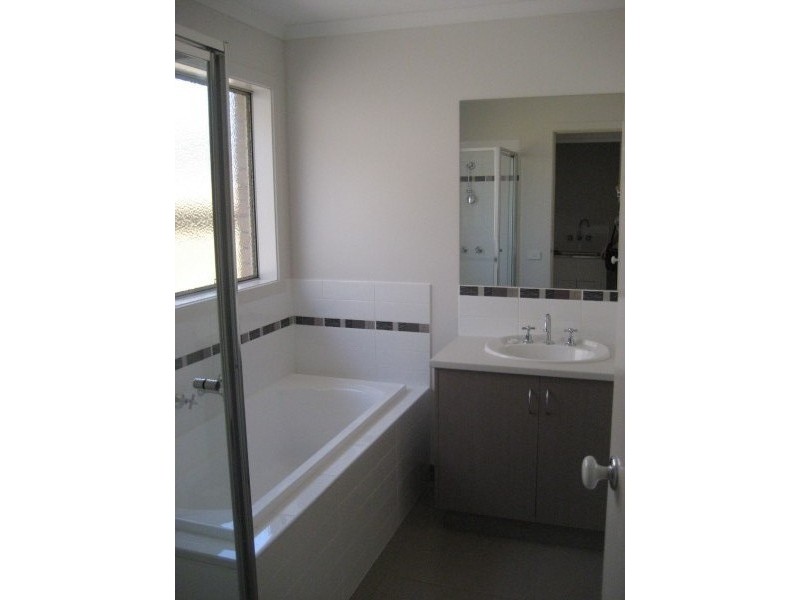 18/31-35 Brunnings Road, Carrum Downs VIC 3201