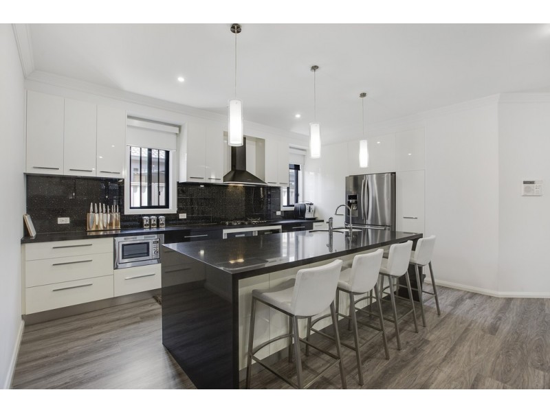 12 Villella Drive, Pakenham VIC 3810