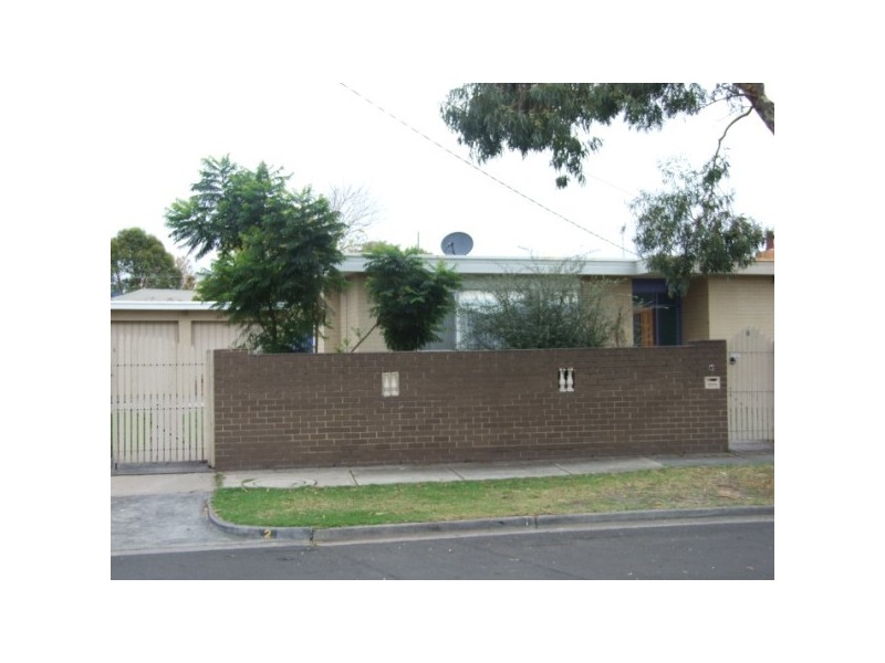 2 Connal Drive, Frankston VIC 3199
