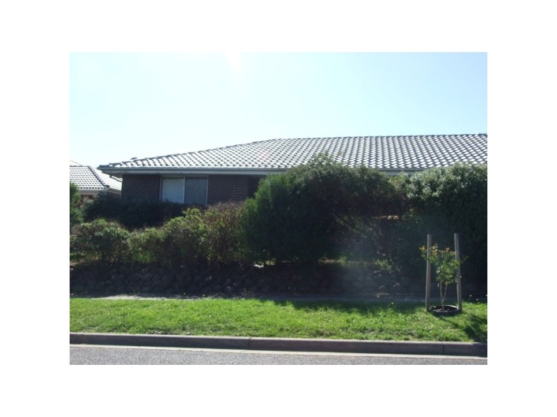 2/11 Bradshaw Street, Frankston VIC 3199