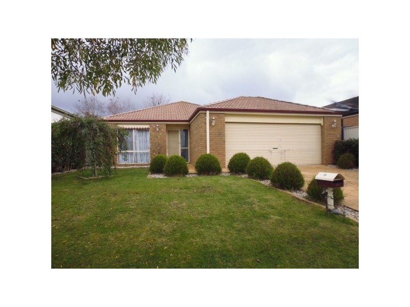 3 Oakmont  Place, Cranbourne West VIC 3977