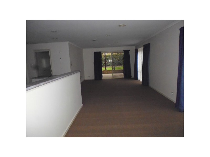 3 Oakmont  Place, Cranbourne West VIC 3977