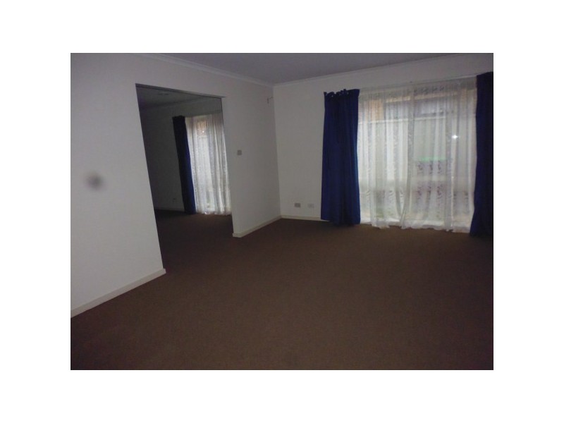 3 Oakmont  Place, Cranbourne West VIC 3977