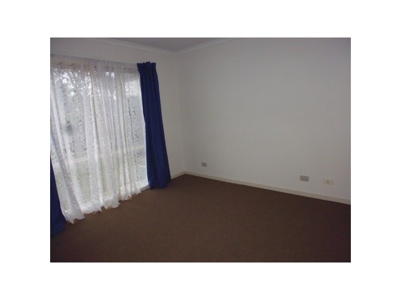 3 Oakmont  Place, Cranbourne West VIC 3977