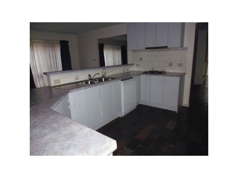 3 Oakmont  Place, Cranbourne West VIC 3977