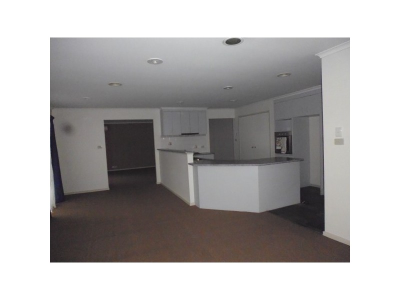 3 Oakmont  Place, Cranbourne West VIC 3977