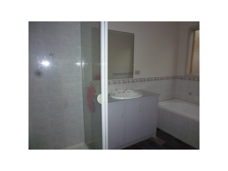 3 Oakmont  Place, Cranbourne West VIC 3977