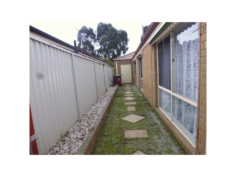 3 Oakmont  Place, Cranbourne West VIC 3977