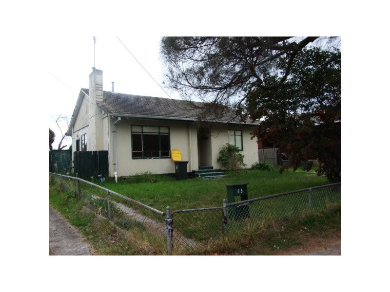13 Pine Street, Frankston North VIC 3200