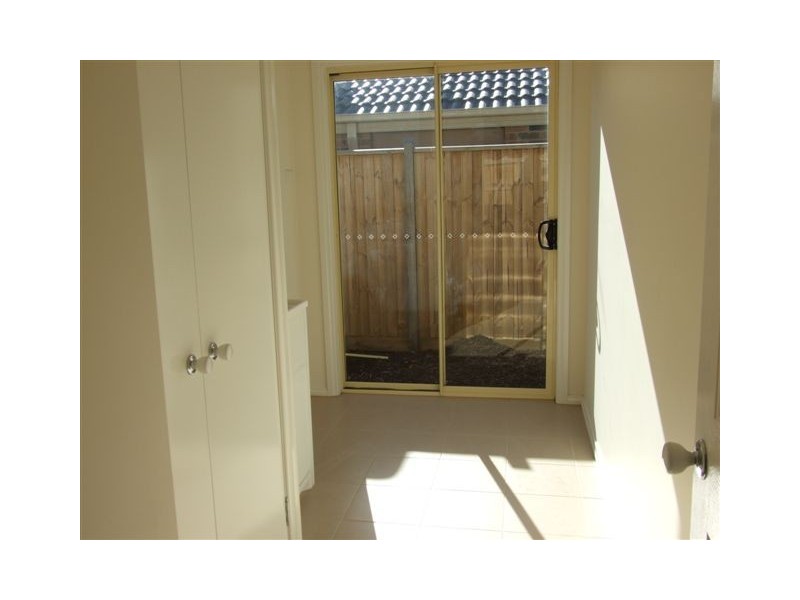 4 Aisbett Close, Lynbrook VIC 3975