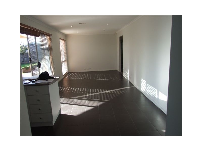 3 Triumph Way, Skye VIC 3977