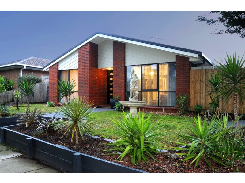 2 Carrington Crescent, Carrum Downs VIC 3201