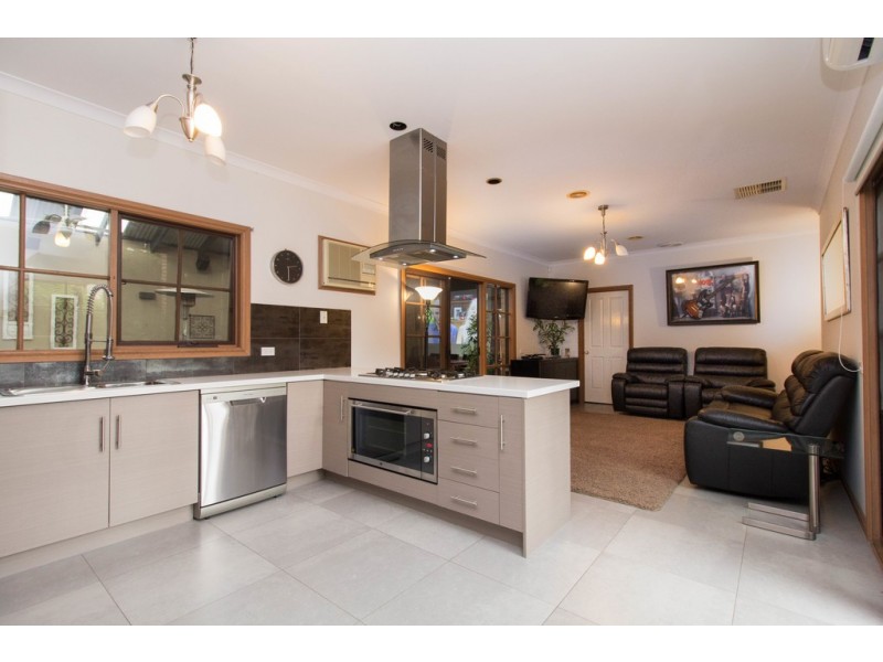 18 Derham Street, Pearcedale VIC 3912