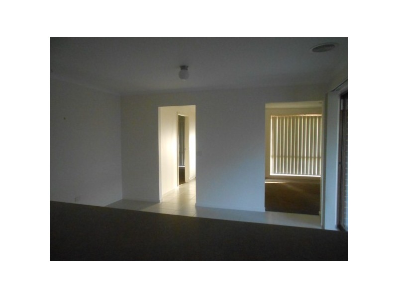 14 Willora Crescent, Cranbourne West VIC 3977