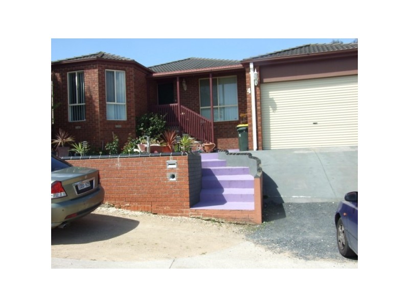 4 George Bass Court, Skye VIC 3977