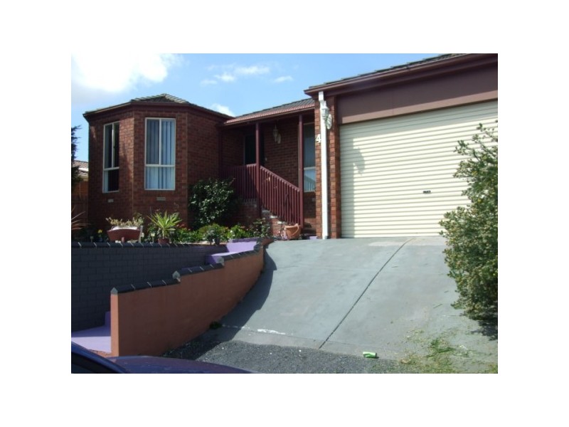 4 George Bass Court, Skye VIC 3977