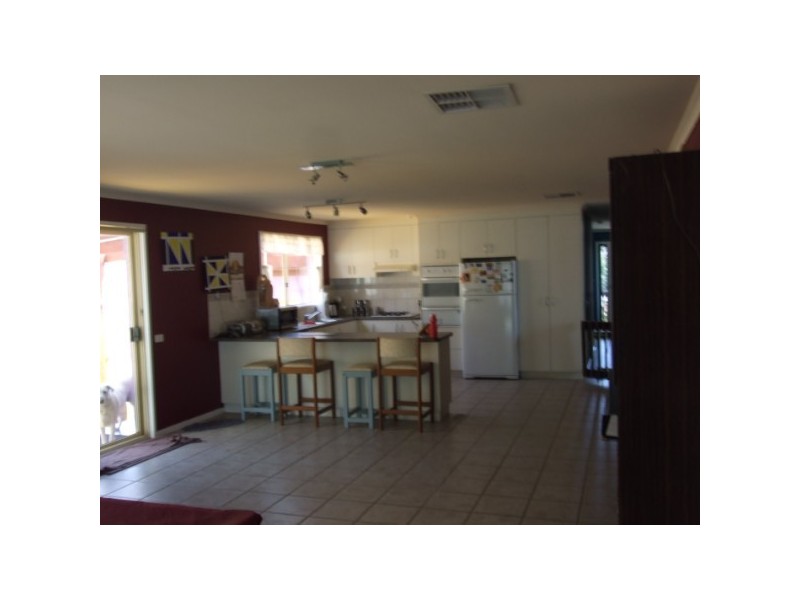 4 George Bass Court, Skye VIC 3977