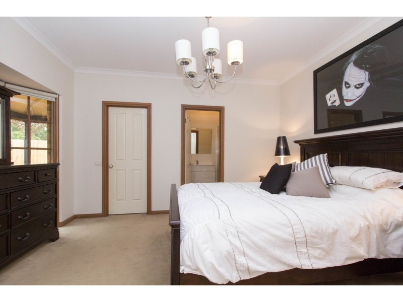 18 Derham Street, Pearcedale VIC 3912