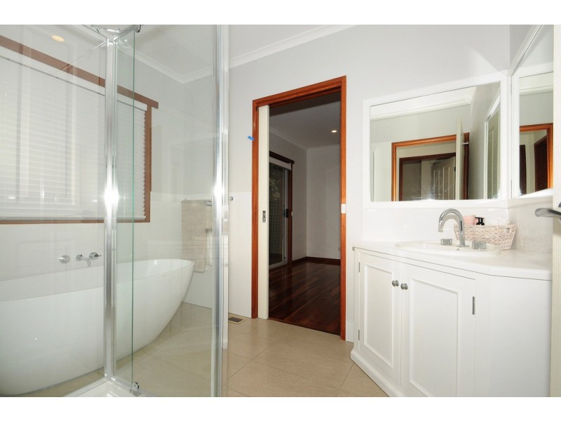 6 Rex Court, Somerville VIC 3912