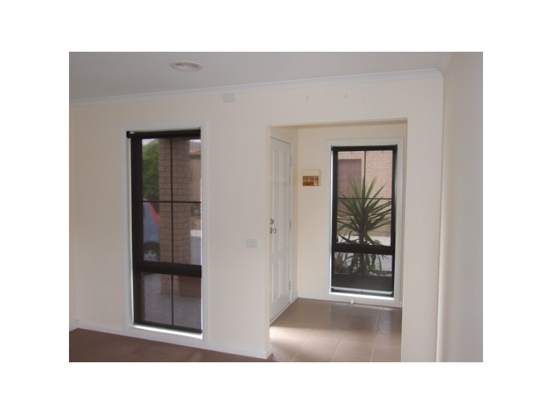 2/1 McDonald Street, Skye VIC 3977