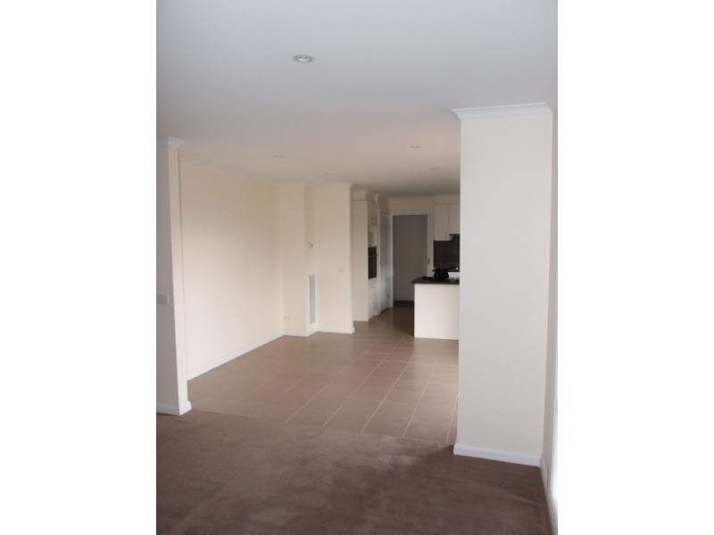 2/1 McDonald Street, Skye VIC 3977