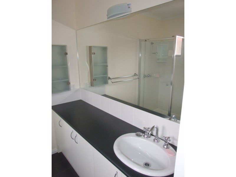 2/1 McDonald Street, Skye VIC 3977