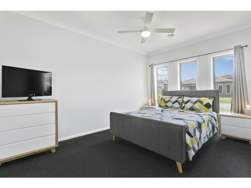 14 Cranbrook Circuit, Officer VIC 3809