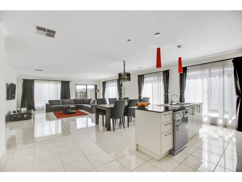 76 Glenelg Street, Clyde North VIC 3978