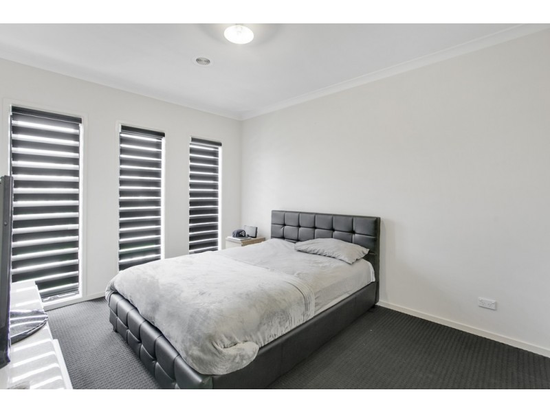 76 Glenelg Street, Clyde North VIC 3978