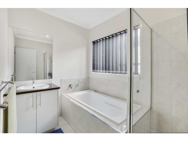 76 Glenelg Street, Clyde North VIC 3978