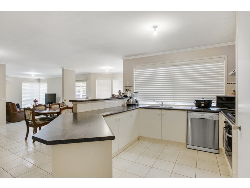 5 Delatite Way, Skye VIC 3977