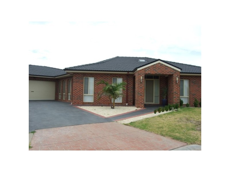 17 Narelle Court, Skye VIC 3977