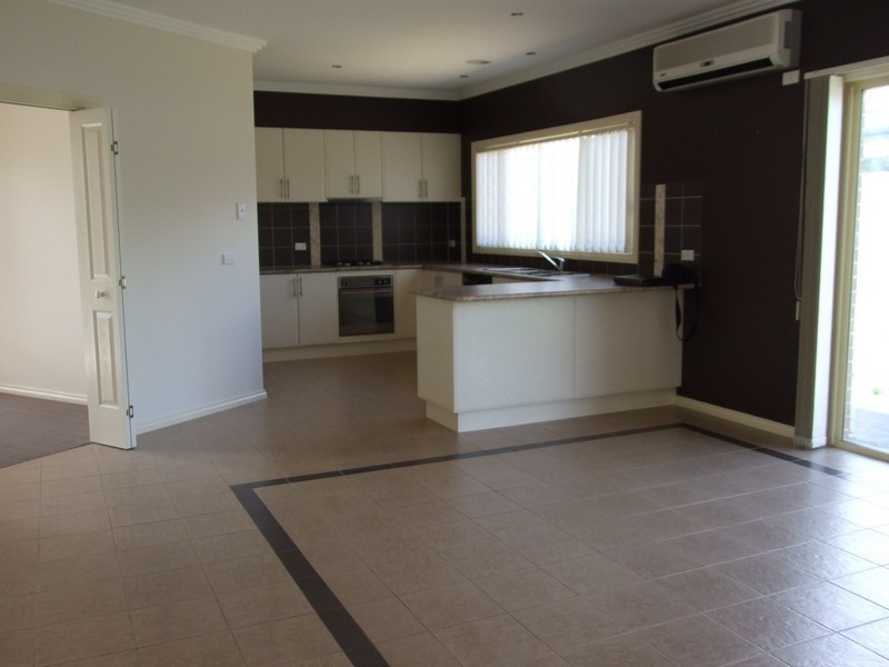 17 Narelle Court, Skye VIC 3977