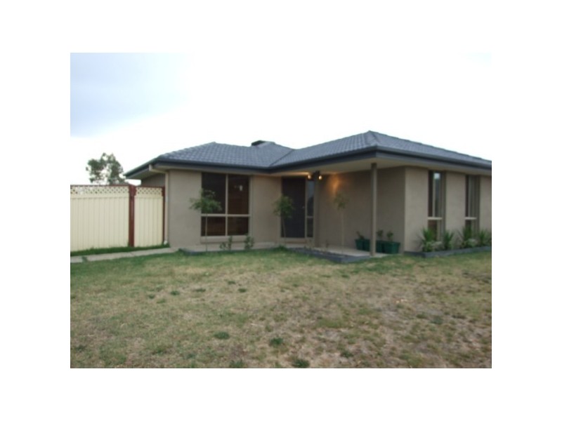 33 Oberon Drive, Carrum Downs VIC 3201