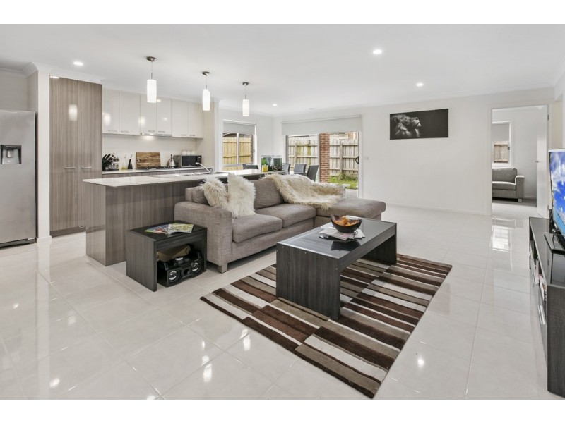 13 Sandstone Circuit, Carrum Downs VIC 3201
