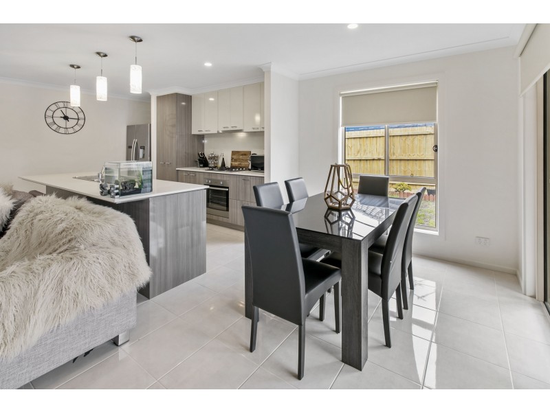 13 Sandstone Circuit, Carrum Downs VIC 3201