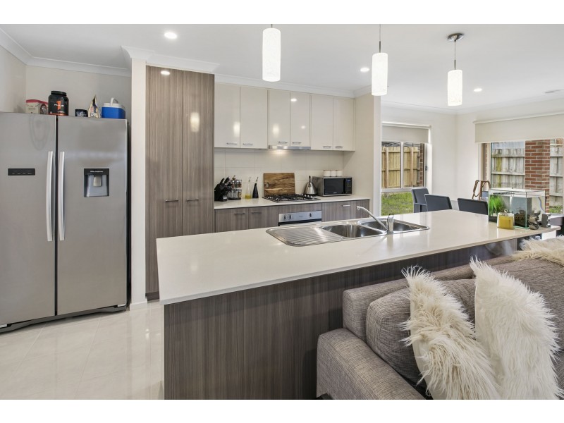 13 Sandstone Circuit, Carrum Downs VIC 3201