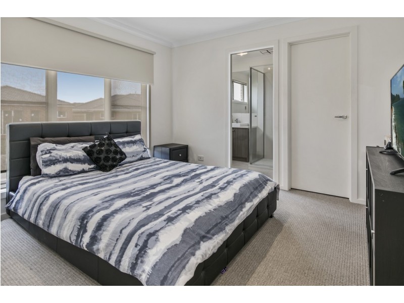 13 Sandstone Circuit, Carrum Downs VIC 3201