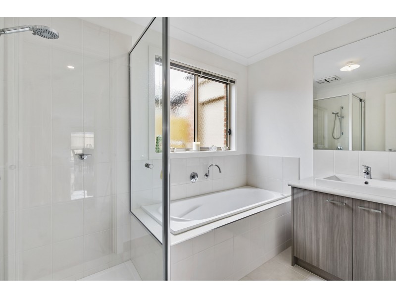 13 Sandstone Circuit, Carrum Downs VIC 3201